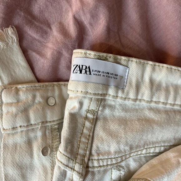 Zara White High-Waisted Cropped Jeans - Picture 2 of 3